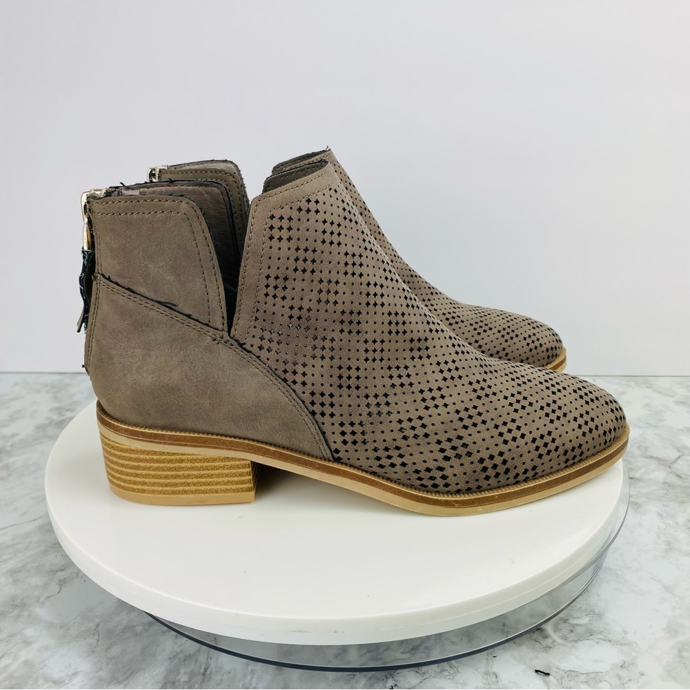 Madden Girl Suede Leather Booties Womens 7 Taupe Brown‎ Cutout New